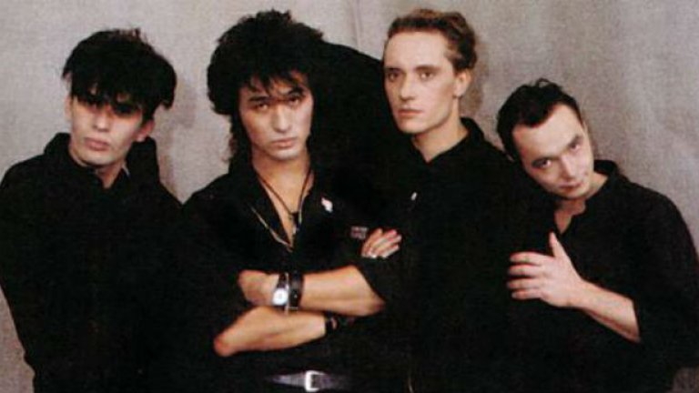 Виктор Цой загина млад в автомобилна катастрофа, през 1990 г., на 28-годишна възраст, но духът му оцеля без каквато и да е заплаха от руските власти.