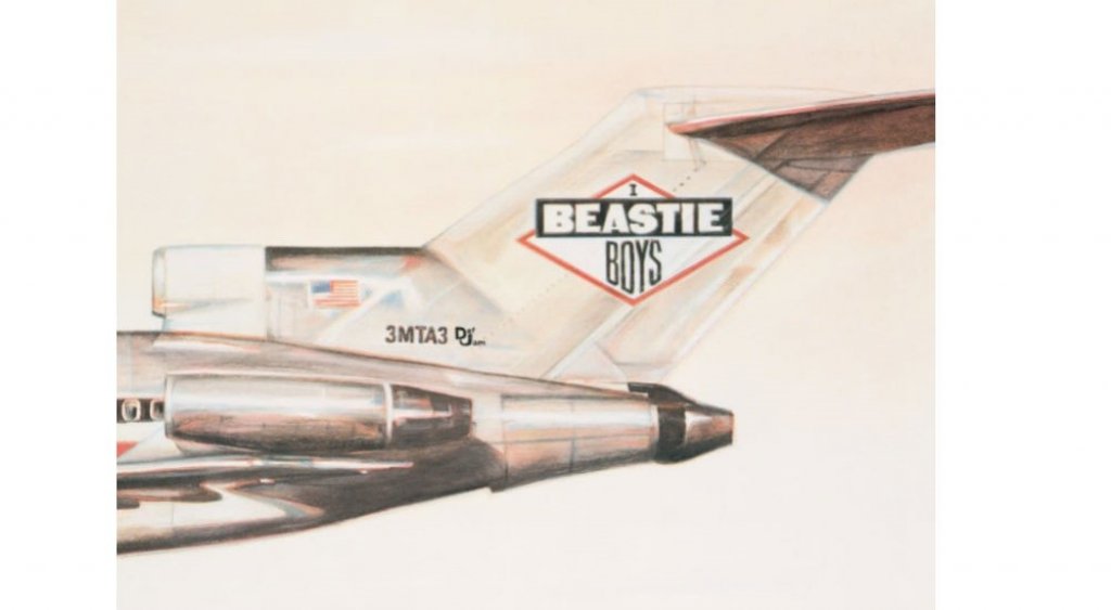 Beastie Boys - Licensed to IllГодина: 1986Дебютният албум, с който хип-хоп групата от САЩ се представя на света, има на обложката си частен самолет Boeing 727, който прилича на загасен джойнт. Aко и това ви се струва трудно за разшифроване, погледнете внимателно надписа, който се намира на опашката по диагонал от името на групата. Прочетете го наобратно. Да, "Eat me".