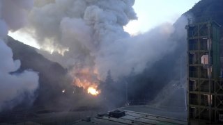Украйна удари две руски петролни рафинерии и военно летище