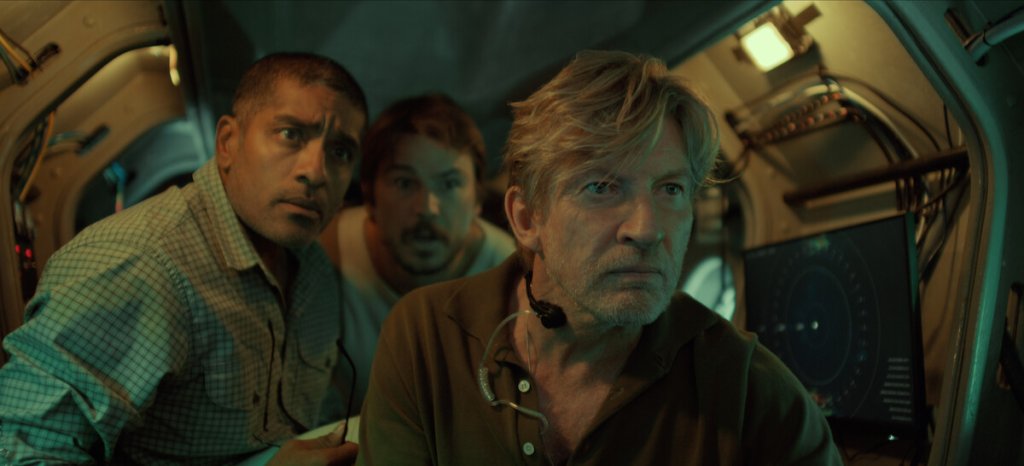 „Below“: Джош Хартнет се изправя срещу морско чудовище в новия хит на Netflix