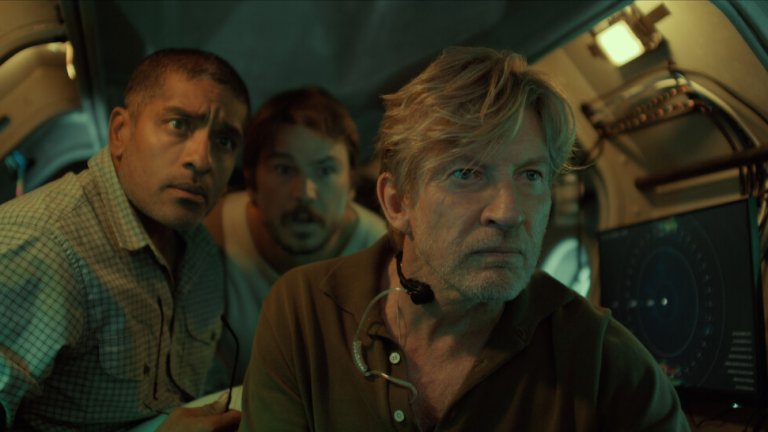 „Below“: Джош Хартнет се изправя срещу морско чудовище в новия хит на Netflix