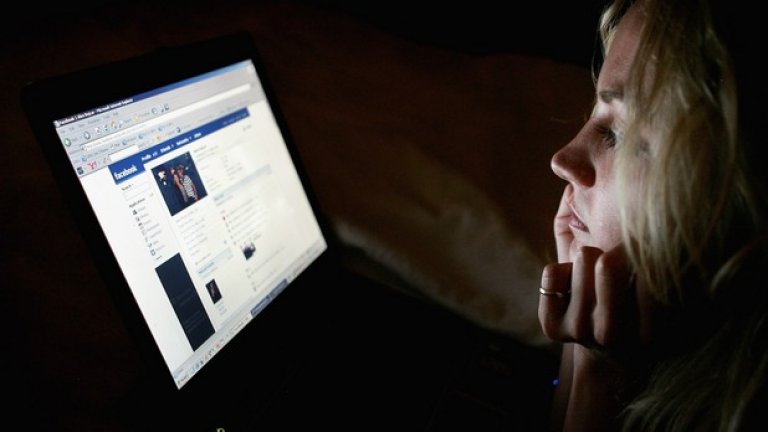 Когато хората се депресират, те използват социални медии, за да гледат как други се чувстват още по-зле
