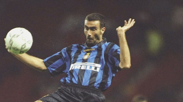 Джузепе Бергоми, Интер
20 години вярна слуба на „нерадзурите“ с над 500 мача само в Серия А. Успя да триумфира в Калчото през сезон 1988/89, спечелвайки и три купи на УЕФА.