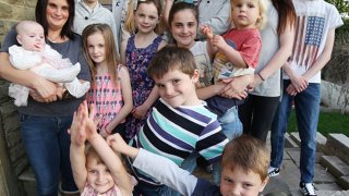 1453205283-18-kids-and-counting-radford-family