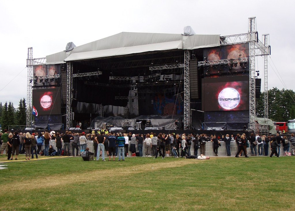 1280px-Sonisphere_Main_Stage