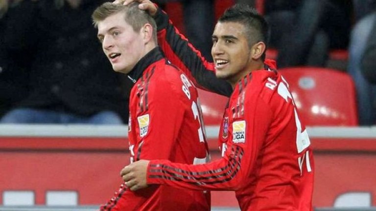 Тони Кроос и Артуро Видал в Леверкузен, 2009