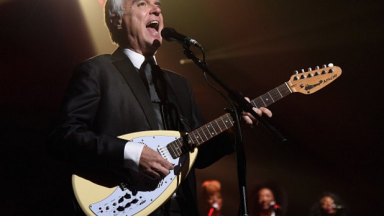 Музикантът и основател на групата Talking Heads Дейвид Бирн е изучавал Теория на Баухаус школата - курс по дизайн в Rhode Island School of Design за около година, преди да отпадне. През 2010-та той прави изказване в TED (гледано повече от 1 млн. пъти), в което разглежда въпроса как архитектурата е помогнала за развитието на музиката.