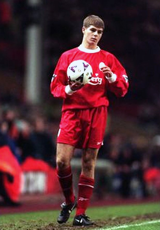 Джерард през 1998 г., когато за първи път игра като титуляр срещу Селта в турнира за Купата на УЕФА.