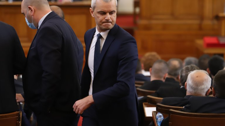 Маски долу! Минава борецът срещу ваксините и мерките!