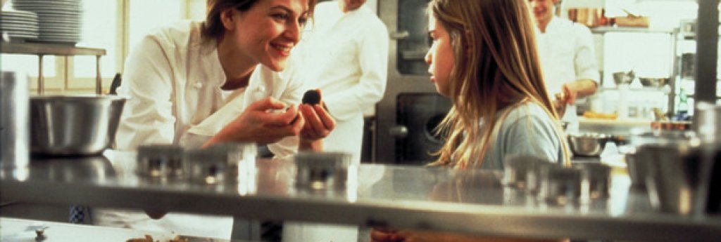 „ „Хубавата Марта“
„Хубавата Марта“ е оригиналният филм, чийто американски римейк е „Без резервации“. Лентата е от 2001г., има високи дози романтика и годината след излизането си беляза големи комерсиални успехи, които пък наложиха създаването на римейка. Кой от двата филма е по-добър? Единственият начин да разберете, е да гледате и двата