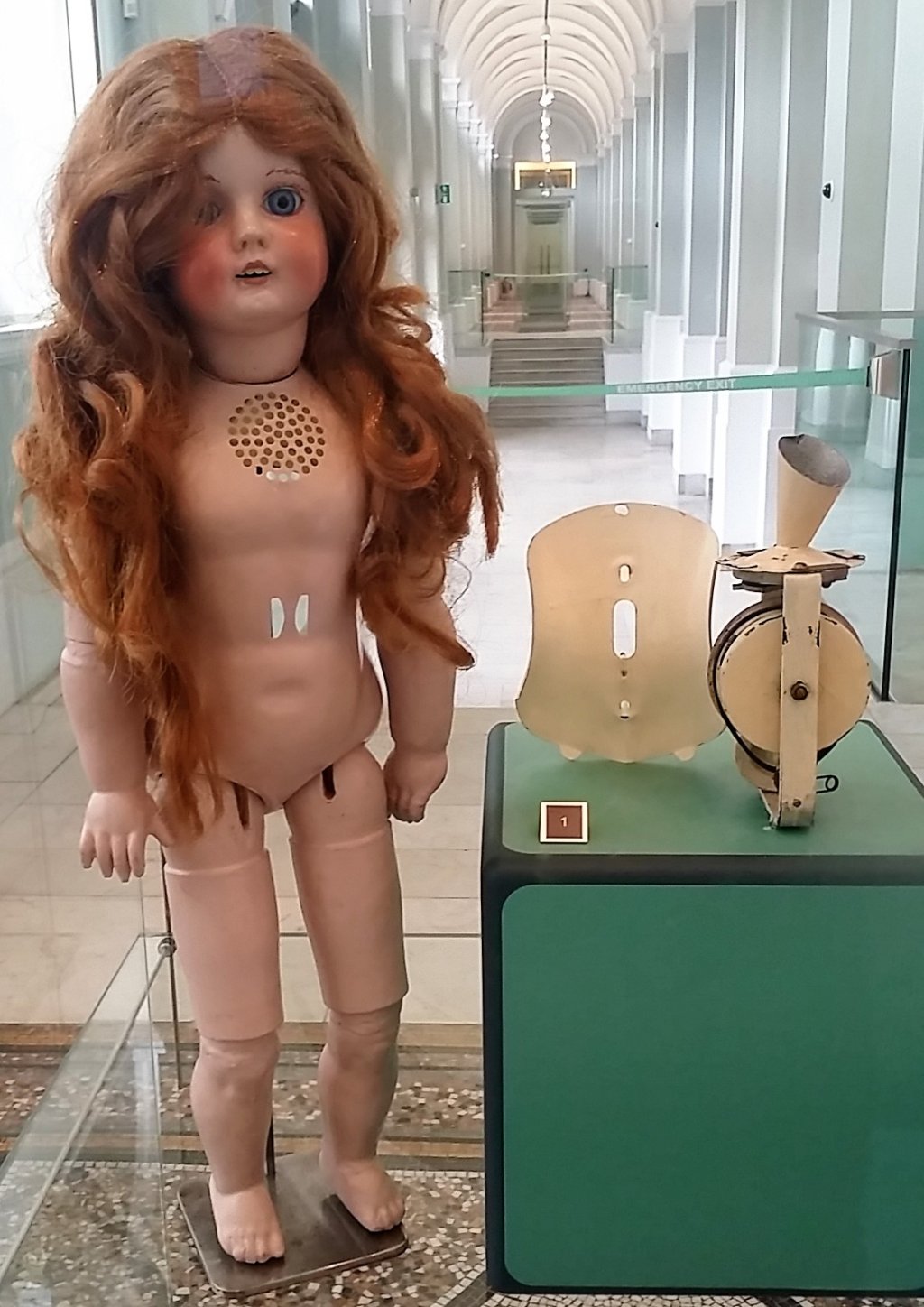 Edison_Phonograph_Doll_01