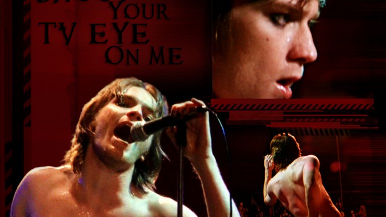 6. "Златно кадифе" (Velvet Goldmine, 1998)
Времената на глам-рока от 70-те години са пресъздадени от режисьора Тод Хайнс и след смъртта на Дейвид Бауи звучат доста актуално. Нещо повече – самото заглавие на филма е взето от песен на Бауи, но в еротичната драма няма нито една песен на британския музикант, който не даде своя музика за суперпродукцията. Крисчън Бейл играе репортера Артър Стюарт, който се опитва да се добере до историята на рок звездата Брайън Слейд (Джонатън Рис Майерс) и разбира, че той е под голямото влияние  на своя идол от ранните години на Американиския рок певец Кърт Уайлд (Юън Макгрегър). Откачен ексцентрик, който може да ви трогне или разсмее, Макгредър определено трябва да бъде гледан в този филм.