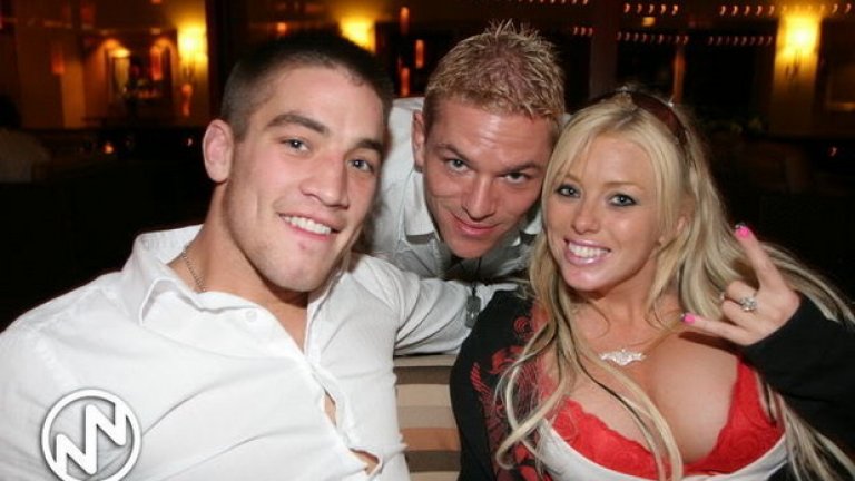 След като романсът им приключи, Джъстин се ожени повторно и започна да води по-затворен живот. През 2007-а изживяваше тежък период в живота си: загуби пет поредни мача, а най-близкият му приятел се самоуби. През 2008 г. Ливънс и съпругата му бяха намерени мъртви. Според разследването Джъстин първо е застрелял жена си, след което се е самоубил. Нямаше следи от борба, нито от предсмъртна бележка. След смъртта на Ливънс, Скай написа: „Трябваше да ти бъда по-добър приятел.”