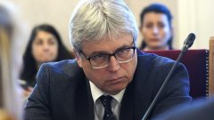 Станимир Михайлов хвърли оставка още през декември, но досега тя стоеше "на трупчета"