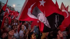 Турската опозиция събра 2 млн. души в Измир на митинг срещу Ердоган