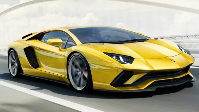 "Скромният" Салах има Bentley, Lamborghini Aventador и... Toyota