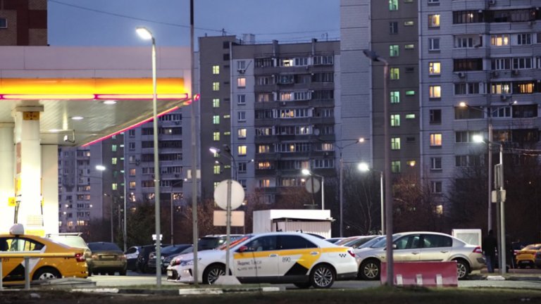 На този етап светът все още е "Война и опити за мирни преговори"