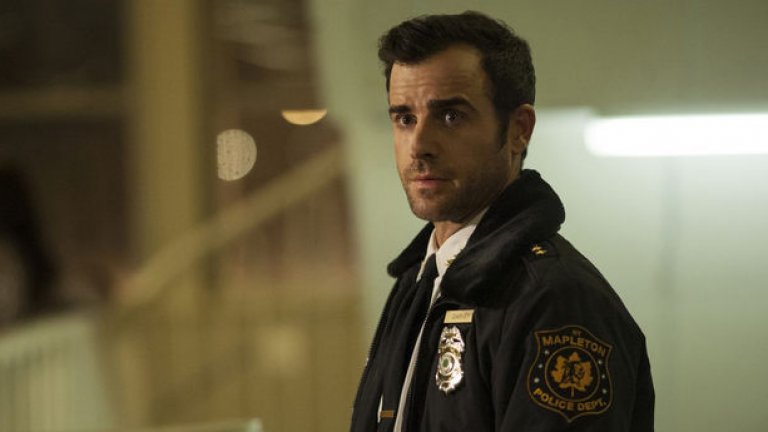 The Leftovers
Повечето сериали, разказващи за големи събития, които засягат човечеството, представят самите събития. Тук HBO поема друг подход и представя нещата 3 години, след като от лицето на Земята са изчезнали 140 млн. души - точно 2% от световното население. Семействата все още лекуват раните си и се опитват да изградят живота си отново. А един странен култ от безмълвни хора, облечени в бяло, се сякаш подготвя нещо голямо, за което никой от друг не знае.