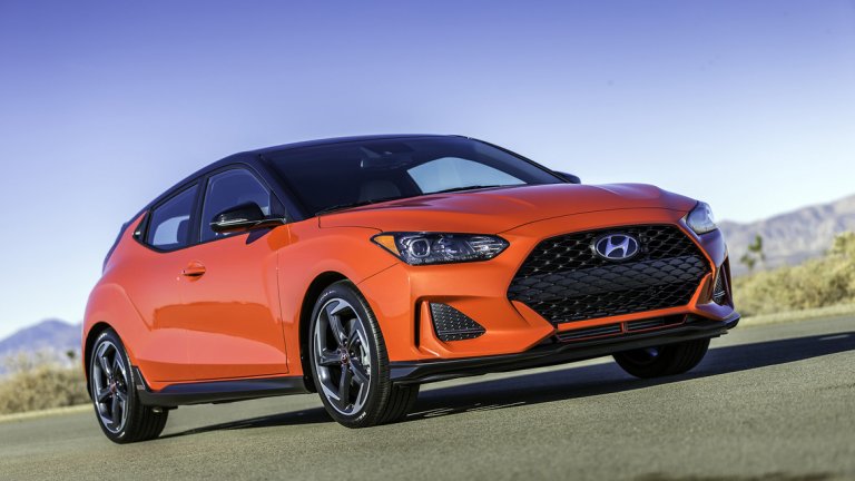 Hyundai Veloster 
Hyundai показа новите си модели Veloster, Veloster Turbo и Veloster N. Базовият модел е задвижван от 2-литров двигател с естествено пълнене на цилиндрите, а Turbo моделът получава 1,6-литров двигател и 198 конски сили.