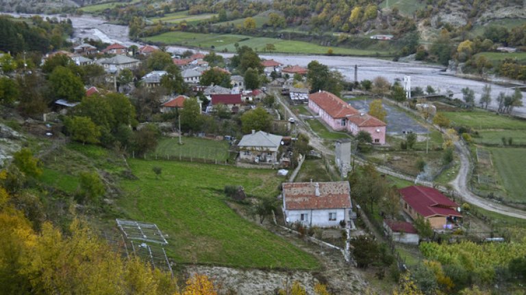 Ненково - едно спокойно местенце, здраво свързано със земята.