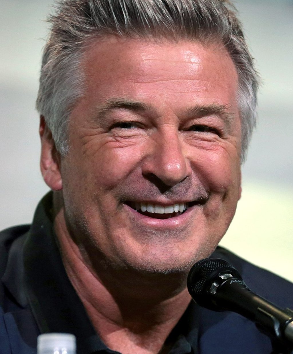 800px-Alec_Baldwin_by_Gage_Skidmore