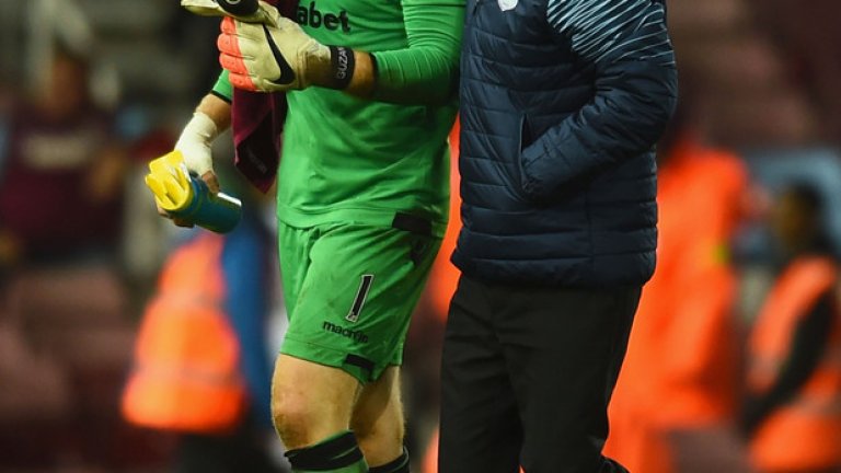 Пол Ламбърт
Ламбърт не успя да стабилизира Астън Вила след идването си през лятото на 2012-а. Отборът изпитва затруднения и дори да успее отново да се спаси, бъдещето на треньора е доста несигурно. Но не е само негова вината за несигурното състояние на Вила, след като собственикът Ранди Лърнър остави нещата на самотек.