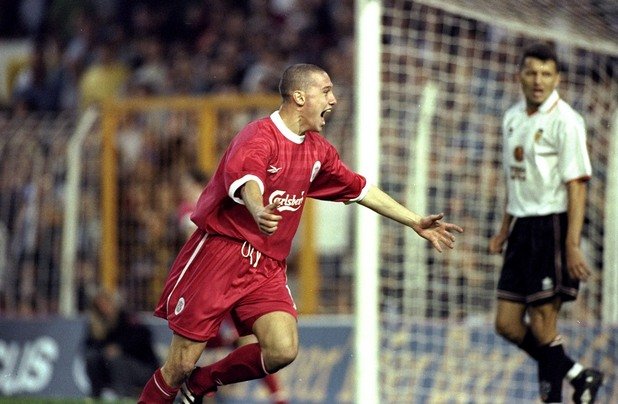 Нападател: Шон Дънди
2 млн. паунда бяха дадени за него през 1998 г. след добро представяне в цветовете на Карлсруе. Нито Рой Еванс, нито Жерар Олие, които тогава заедно водеха Ливъпрул, обаче не му бяха особени фенове. Дънди изигра едва три мача за първия отбор, преди да бъде върнат обратно в Германия след края на сезон 1998/99.