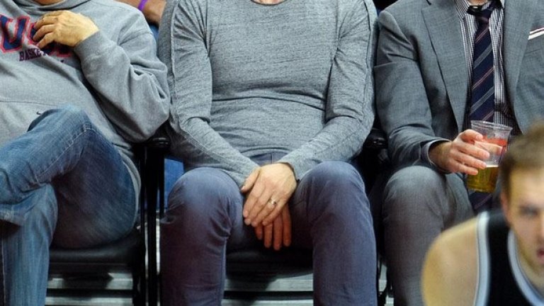 Николай Костер-Валдау (Джейми Ланистър) също е фен на НБА – актьорът бе забелязан на мача между ЛА Клипърс и Бруклин Нетс на 22 януари 2015-а