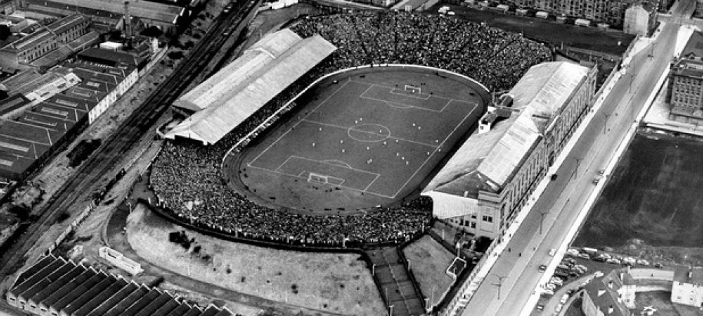 "Айброкс", домът на Рейнджърс, от 1962-а, когато на него играят Селтик и Сейнт Мирън в полуфинал за Купата на Шотландия. 60 хиляди виждат как Мирън печели с 3:1.