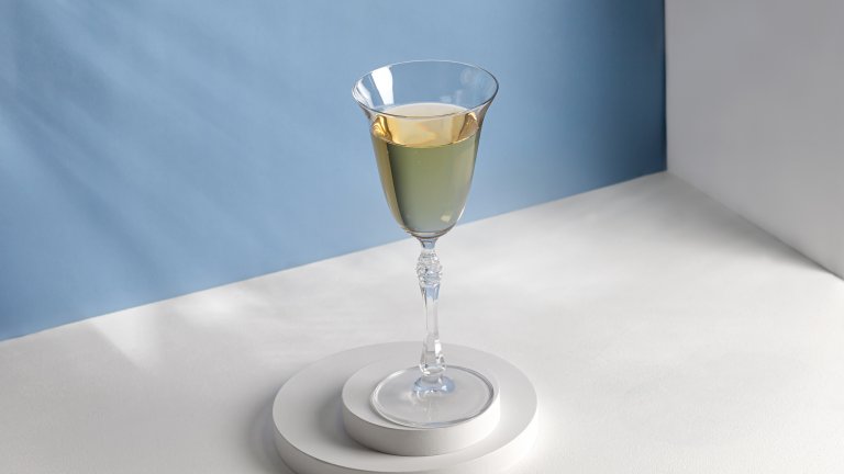 И ние се смеем, но никак не ни е смешно. И ги обвиняваме, само че вината не е тяхна