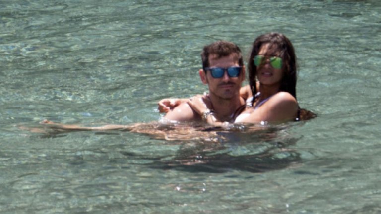 Икер Касияс и Сара Карбонеро на ваканцията си от лятото на 2014-а