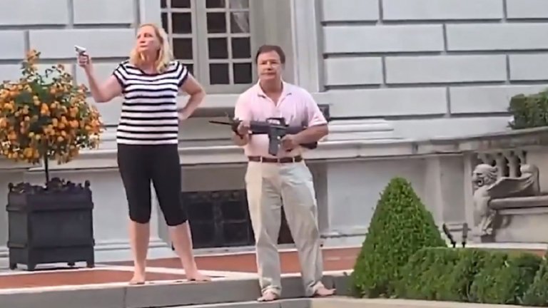 Действията на Марк и Патриша МакКлоски се превърнаха в повод за критики и шеги