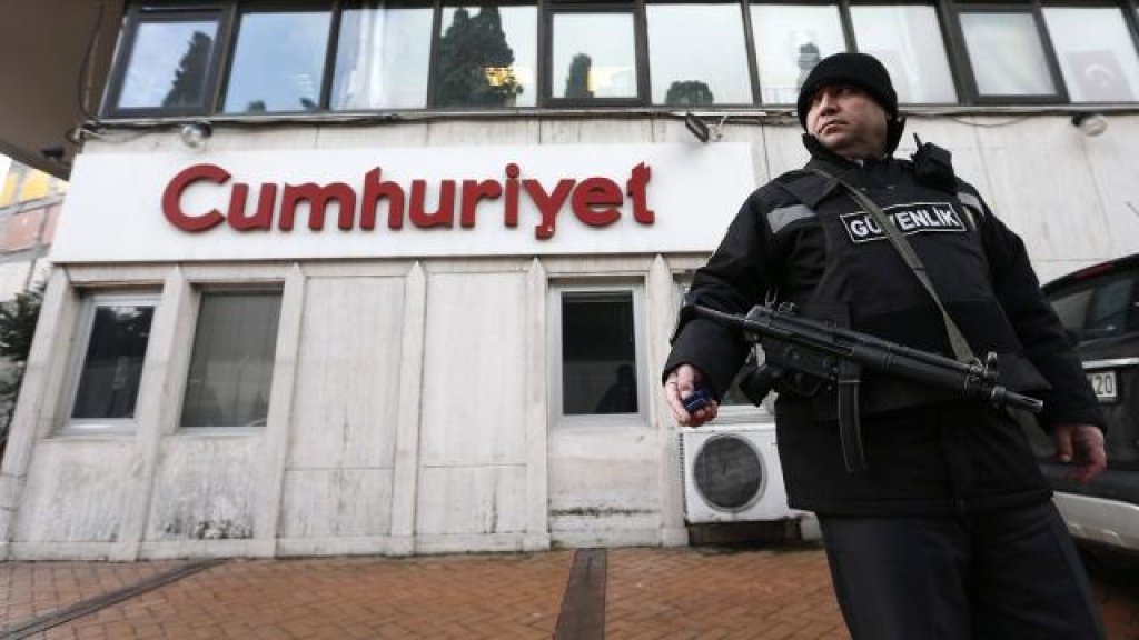 le-journal-turque-cumhuriyet-distribue-aussi-le-numero