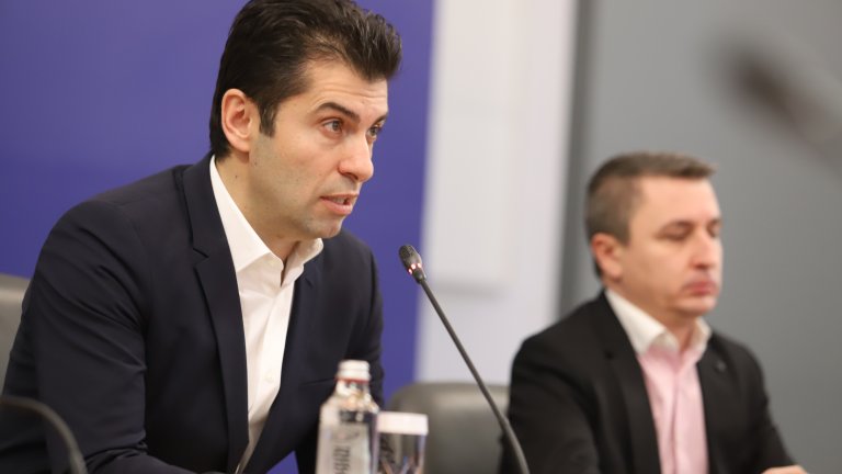 Пред кабинета "Петков" обаче има три основни проблема, които могат да го отведат към провал