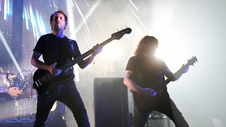 Opeth

Историята на пълната промяна в Opeth е свързана с една покана - Дейвид Исберг кани Майкъл Окерфелд да се присъдеини през 1990 г., малко след основаването на групата. Тъй като Исберг не е предупредил останалите членове, всички те групово напускат. Две години по-късно самият Исберг напуска, с което Opeth се превръща в нещо съвсем различно, но именно с новия си състав и под опеката на Окерфелд става популярна.