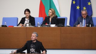 Когато всеки опит за компромис бива наказван, няма как да се върши работа - това е простата реалност