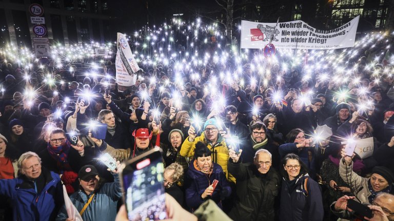 Дни преди парламентарните избори в страната демонстрантите призоваха да се гласува на вота