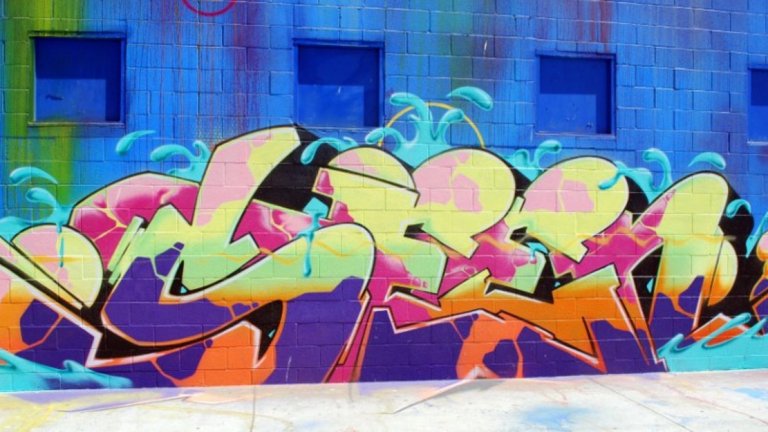 Seen UA, Лос Анджелис 
Seen UA е наричан "Кръстникът на графитите". Той става известен, още когато графитите са прохождащо изкуство. Също предпочита цветните, смели съчетания. Освен това се занимава и с илюстрация и анимация. 
Това е негов графит в Лос Анджелис, който доста добре представя стила му.