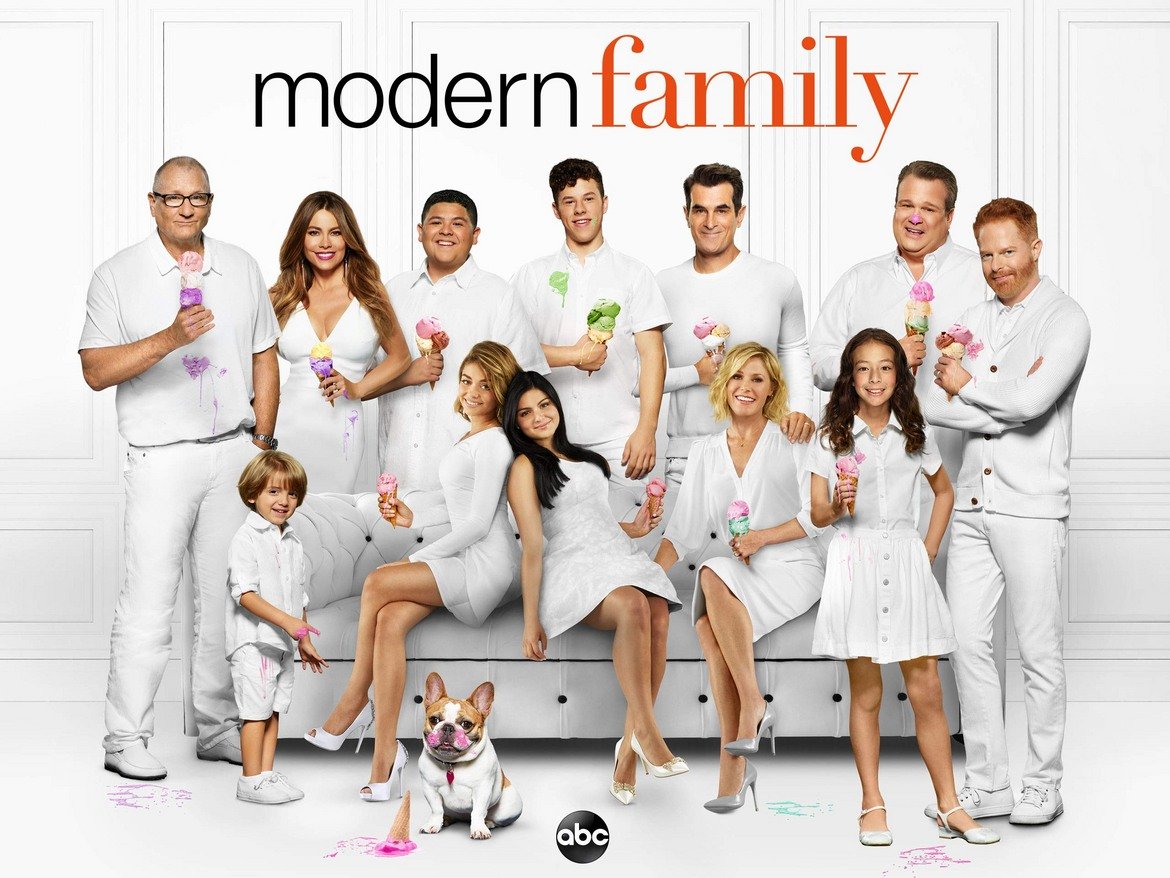  Modern Family/ "Модерно семейство" 

Новият 11-ти сезон ще е последен и за "Модерно семейство". Сериалът е в ефир повече от 10 години и се превърна в една от иконичните телевизионни комедии. Продуцентите обещават, че в последния сезон ще има най-много обрати и важни събития, за да може феновете дълго време да помнят края на шоуто. Те също така загатнаха, че е възможно някои от героите да получат собствени поредици.
