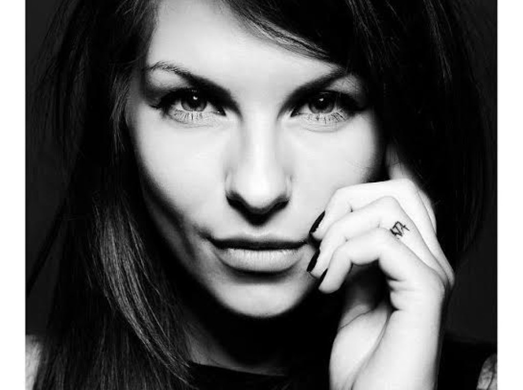 Нейният глас озвучава радиопиесата Мляко с ориз