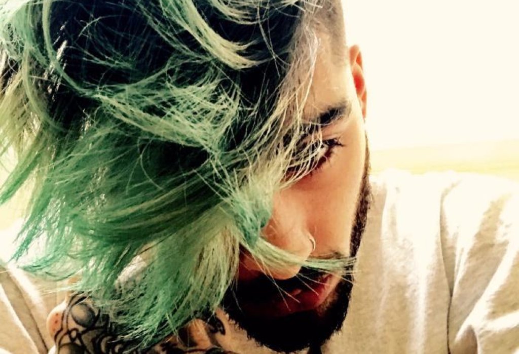 Зейн Малик от One Direction пробва зелен цвят в косата