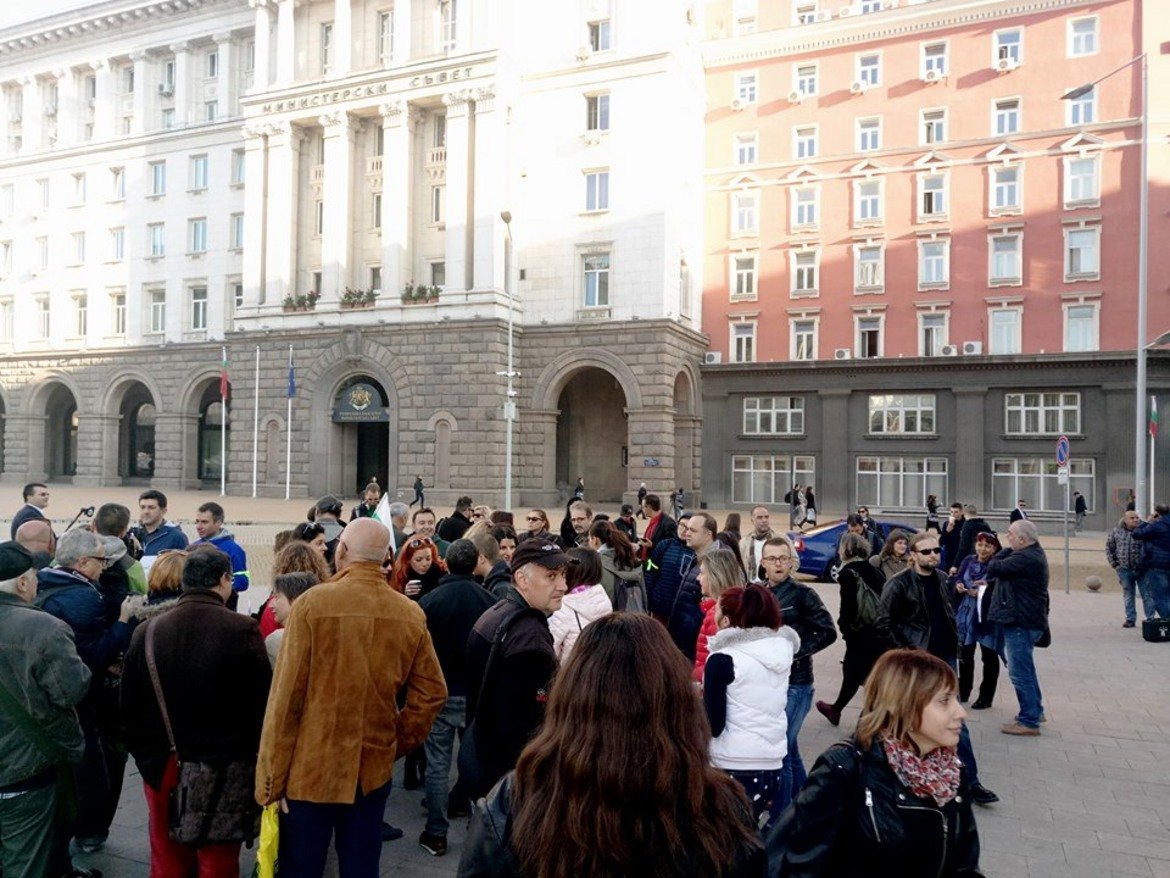 Много журналисти се събраха на протест пред МС