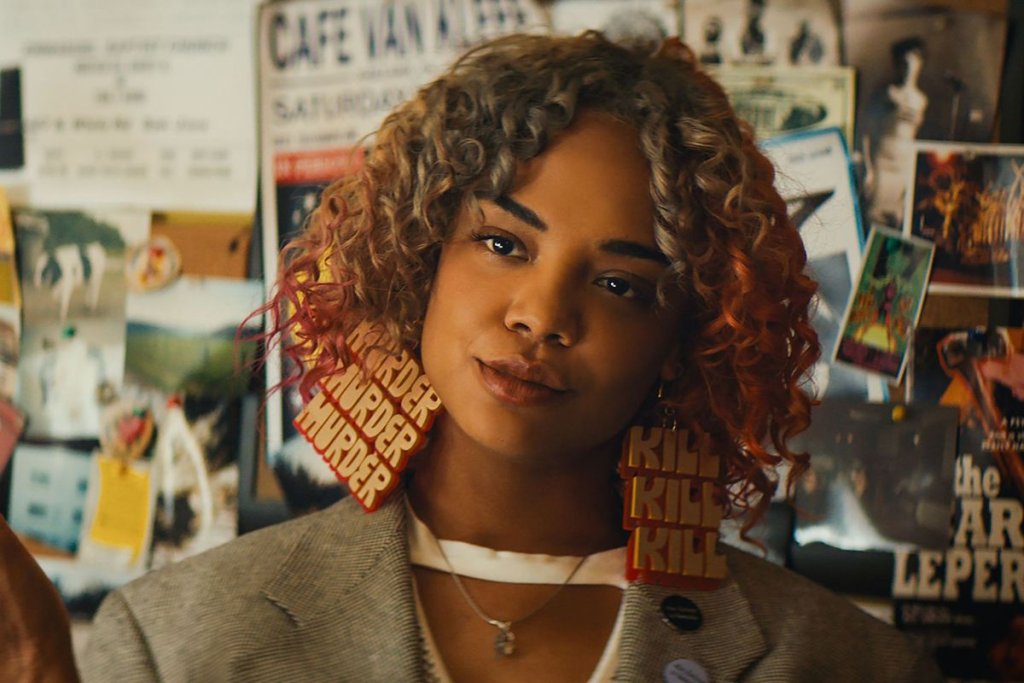 7. \"Sorry to Bother You\" 
Rotten Tomatoes: 94% 
Режисьорът Бутс Райли вества комедия и важни социални въпроси, а Лакейт Стайнфилд минава превъзходно от едното в другото положение.