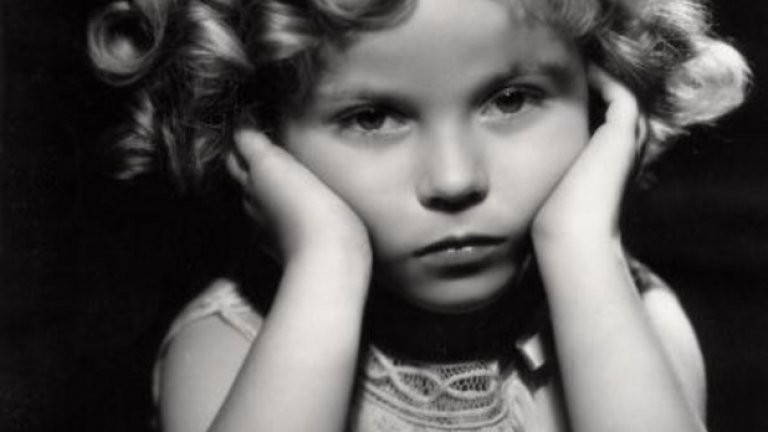 Шърли Темпъл Блек (родена през 1928-ма) бе не само дете-звезда - тя бе първото и най-прочуто дете-филмова звезда на всички времена. От 1935 до 1939, къдравото розовобузо херувимче бе най-популярната кинозвезда в Америка, засенчвайки с лекота Кларк Гейбъл. Нейното ранно развито пеене и танцови изпълнения във филмите накараха Америка в ерата на Голямата Депресия да забрави за проблемите си за няколко часа, и тя бързо се превърна в американска институция, вдъхновявайки серия от кукли, играчки и облекло "Шърли Темпъл". Тя се оттегля като актриса на 22 години. За разлика от повечето деца актьори, Блек успя да направи и нещо друго в живота си. Тя се реализира наново като дипломат, ставайки американски посланик в Китай (1974-76-та), шеф на протокола в Белия Дом (1976-77-та) и посланик в Чехословакия (1989-92). Въпреки дипломатическите й постове, Блек ще бъде запомнена предимно като младото момиче с къдрици.