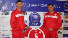 Треньорът на ЦСКА Александър Попов (вляво) е категоричен, че въпреки успехите от преди година, тимът ще трябва да се доказва и в новото издание на Шампионската лига