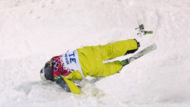 Казахът Дмитрий Бармашов не завърщи във фрийстайла на сноуборда, след като атрактивно влезе с главата напред в снега.