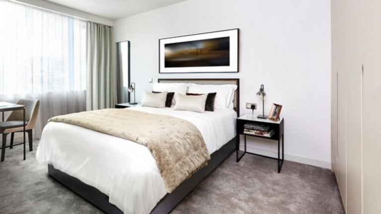 Апартаментите с една спалня се предлага на цена от 160 паунда на нощувка, но тя пада на 76 паунда, ако планирате да останете поне 1 година.