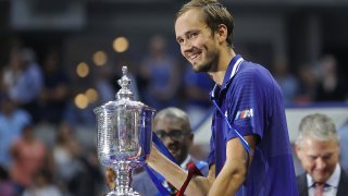 Медведев обясни за Лийдс - Ливърпул: Играя Fantasy на живот и смърт