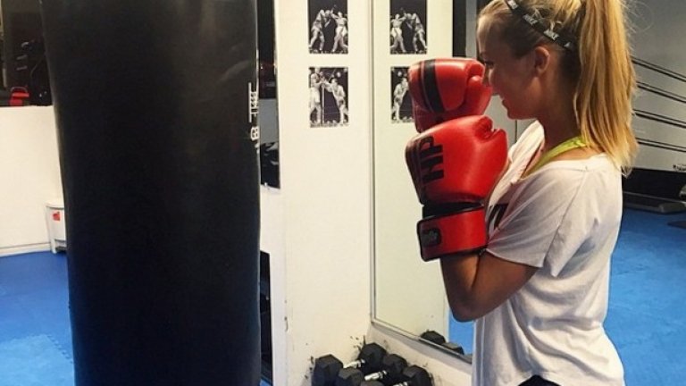 Внимавай, Ронда Раузи. Не, наистина - това гласи заглавието на снимката.