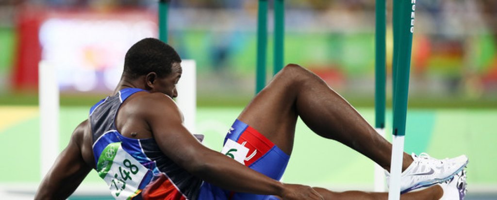 Най-смешното падане на 110 м с препятствия
Благодарим ти, Джефри Джулмис, за най-смешното падане в Рио. Хаитянинът не само падна, той падна още на първото препятствие. И не само падна, а направо отнесе препятствието.
Jeffrey Julmis showkespic.twitter.com/hn27UfbGAf— Yantho D.B. (@Djeda_Al_Duce) August 17, 2016